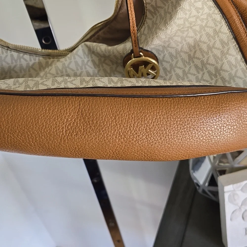 Michael Kors Lydia Hobo Bag